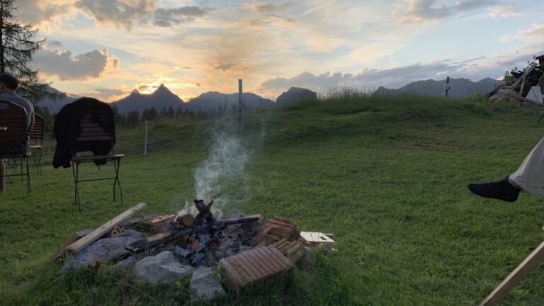 Ostpreussenhütte mit Lagerfeuer und Übernachtung