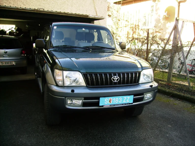 Der neue Toyota Land Cruiser J9 in der Garage Der neue Toyota Land Cruiser J9 in der Garage