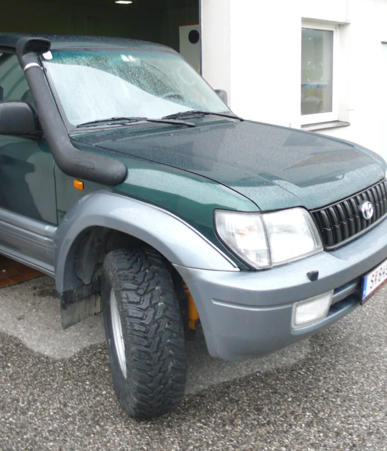 Land Cruiser J9 mit Schnorchel und neuen Reifen – bereit für Island Land Cruiser J9 mit Schnorchel und neuen Reifen – bereit für Island