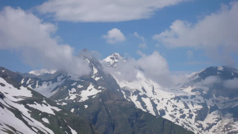 Wolkenverhangene Gipfel der Hohen Tauern Wolkenverhangene Gipfel der Hohen Tauern