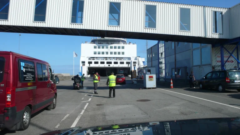 Auffahrt auf die Fähre MS Norröna in Hanstholm Auffahrt auf die Fähre MS Norröna in Hanstholm