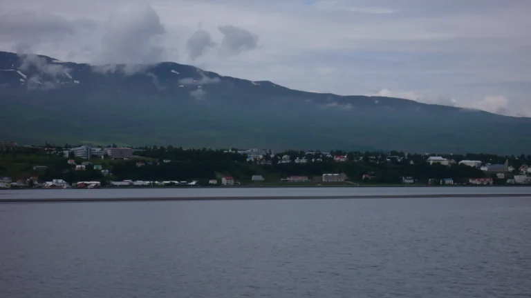 Akureyri am Eyjafjörður unter Wolken Akureyri am Eyjafjörður unter Wolken