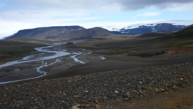Verzweigter Gletscherfluss vor den Kerlingarfjöll Verzweigter Gletscherfluss vor den Kerlingarfjöll