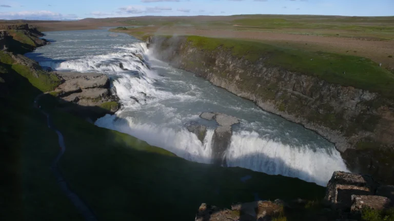 Gullfoss – der doppelstufige Wasserfall von oben Gullfoss – der doppelstufige Wasserfall von oben