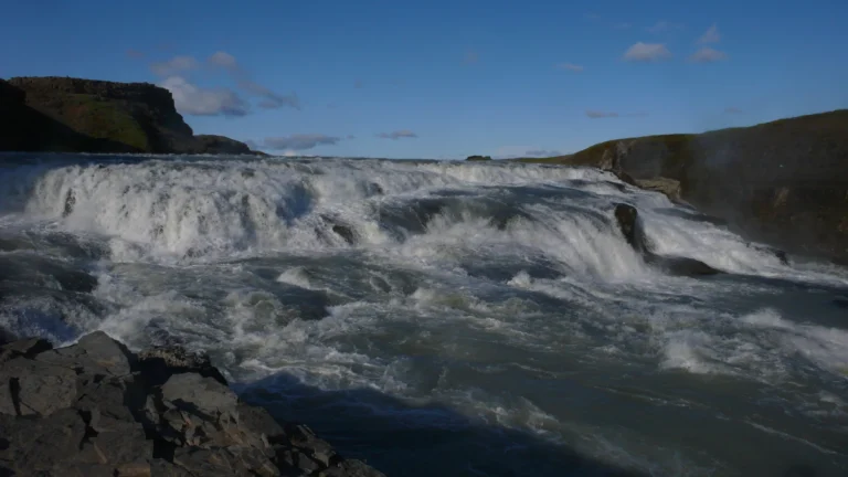 Tosende Kaskade des Gullfoss Tosende Kaskade des Gullfoss