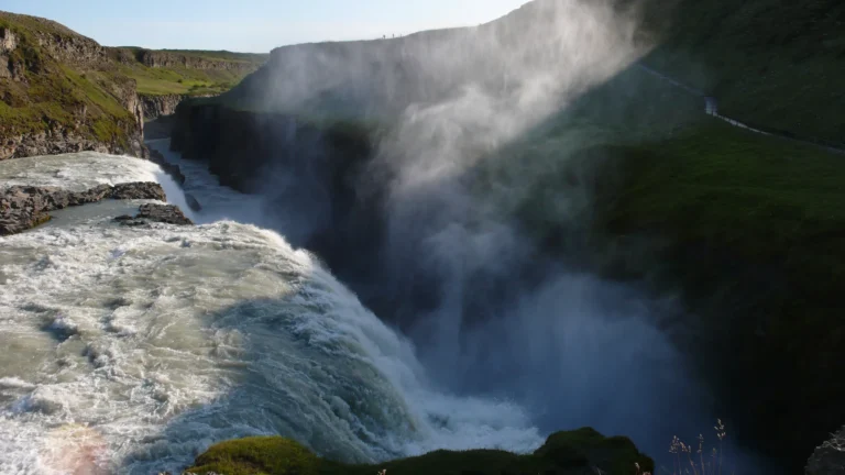Gischtwolke über der Schlucht am Gullfoss Gischtwolke über der Schlucht am Gullfoss